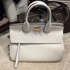 Ferragamo Studio Bag shoulder handbag OFF white